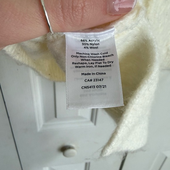 TALBOTS Women’s Elegant CREAM Cable Knit Sweater Vest Feminine Modern Size Large - Picture 6 of 9